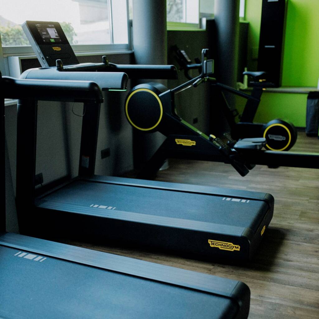 palestra area cardio con attrezzatura technogym